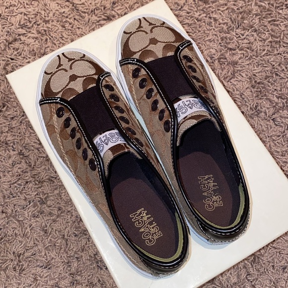 COACH - Bev Signature C Tan Sneakers - Picture 4 of 7